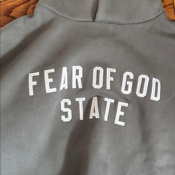 Essentials Fear of God State Hoodie in moss 10 big kids - Picture 5 of 13